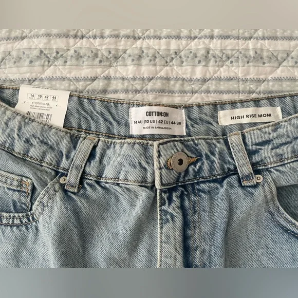 Cotton On High Rise Mom Denim shorts- brand NEW with tags - Picture 3 of 4